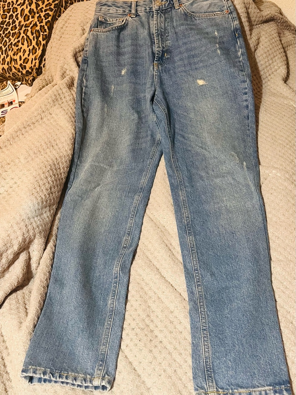 BDG Straight-Leg Women’s Jeans in Light Blue Wash